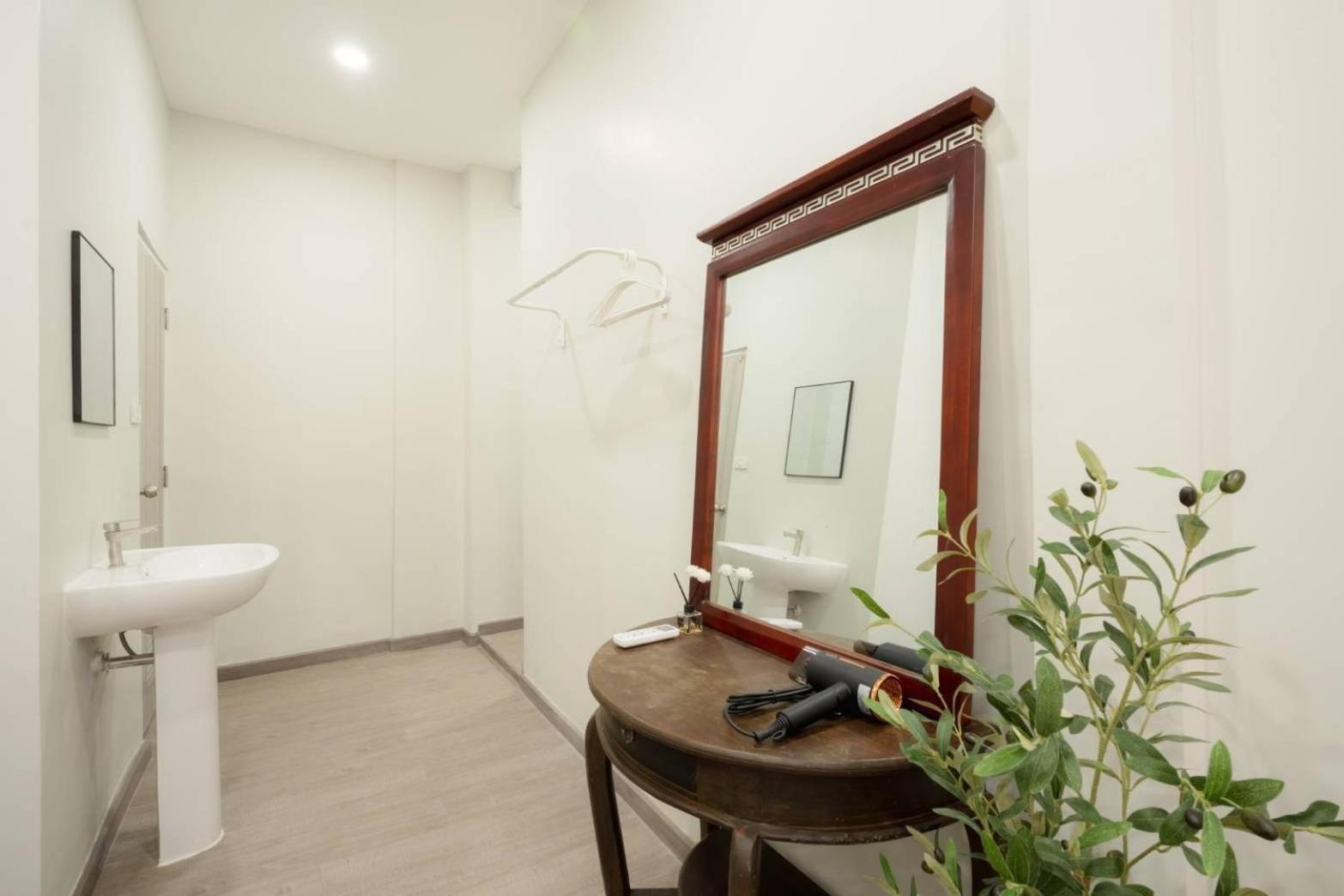 Hidden Dragon X Yaowarat Road Apartment Bangkok Bagian luar foto